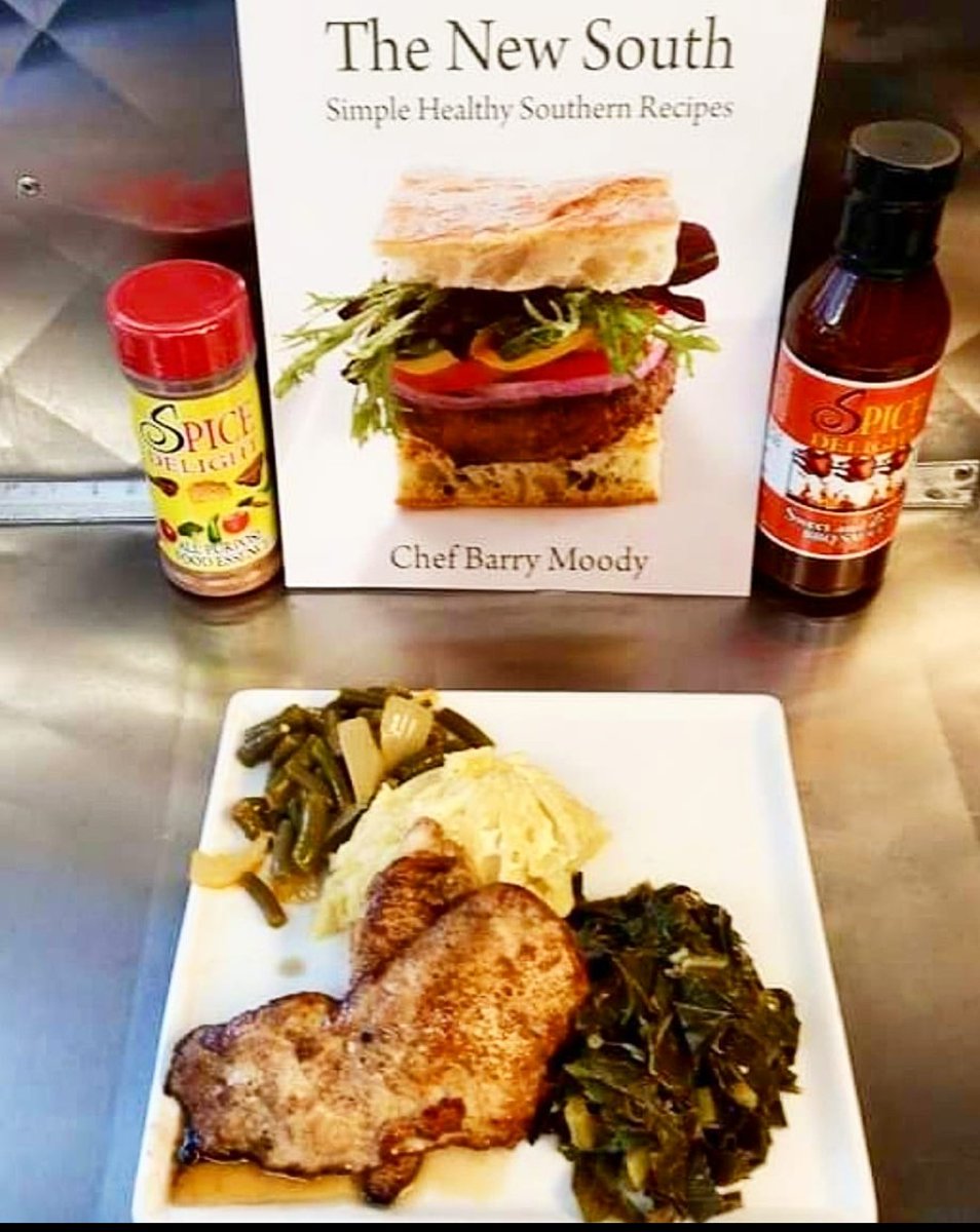 Sautéed green beans, pan seared chicken, mac and cheese and collard greens...all seasoned with good ol Spice Delight Essence 😊 recipes can be found in cookbook..get yours in link in bio!!