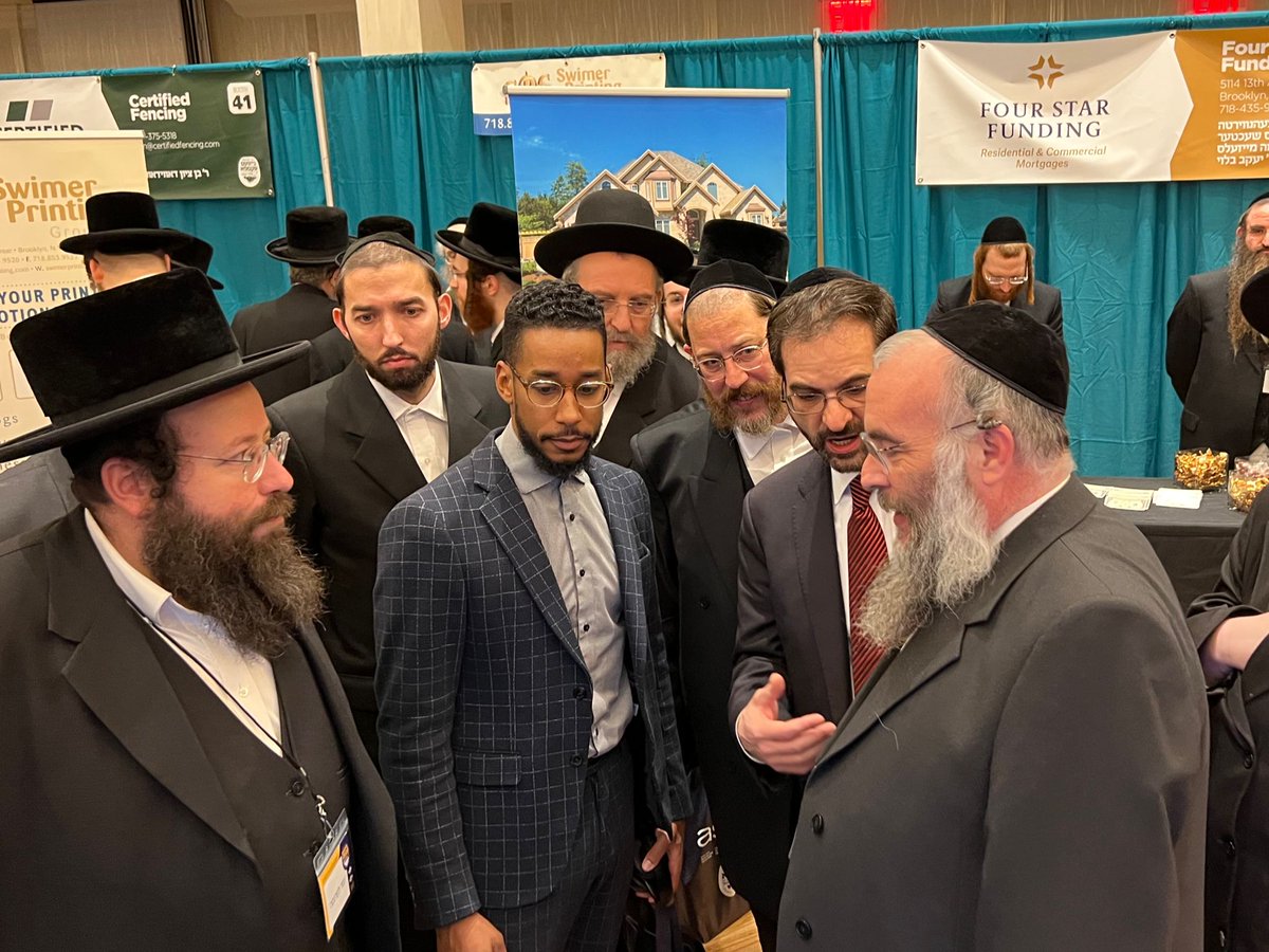 CentralBobov's tweet photo. Was a pleasure hosting our elected officials at the Bobov Business Expo where dozens of Yeshiva graduates had an opportunity to present their business for like minded people.
Thanks for your participation and support.
#Bobov https://t.co/AkvfI9ypy6