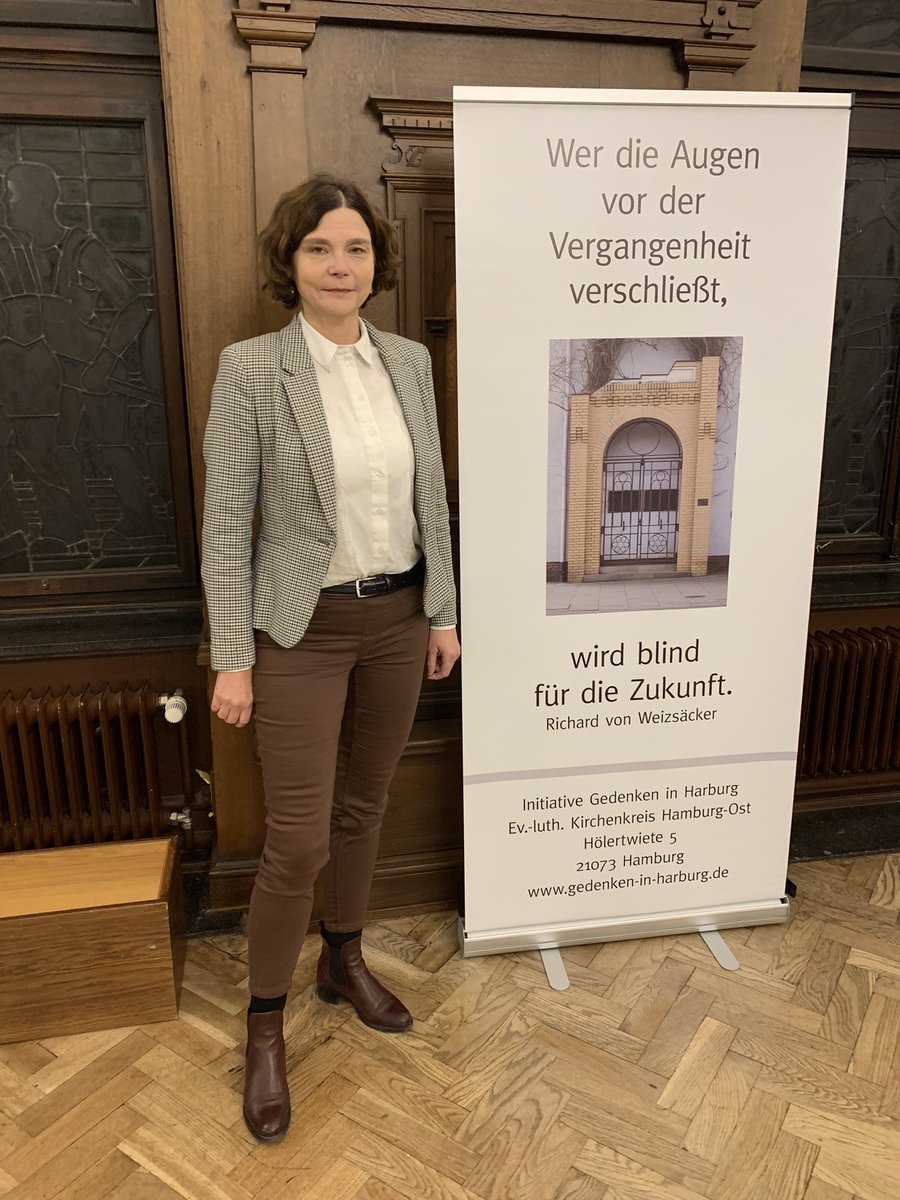 BAHarburg's tweet photo. Eröffnung der Harburger Gedenktage (1.11-27.11)
 
Bezirksamtsleiterin Sophie Fredenhagen sprach heute bei der Auftaktveranstaltung der Harburger Gedenktage 2021 ein Grußwort im Harburger #Rathaus.
Das Programm für die kommenden Wochen👉https://t.co/iS8vTR5p87
📸: BA Harburg https://t.co/O6pH0c6kZX