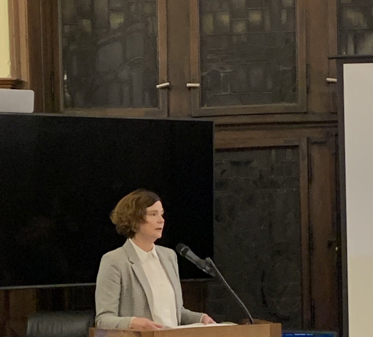 BAHarburg's tweet photo. Eröffnung der Harburger Gedenktage (1.11-27.11)
 
Bezirksamtsleiterin Sophie Fredenhagen sprach heute bei der Auftaktveranstaltung der Harburger Gedenktage 2021 ein Grußwort im Harburger #Rathaus.
Das Programm für die kommenden Wochen👉https://t.co/iS8vTR5p87
📸: BA Harburg https://t.co/O6pH0c6kZX