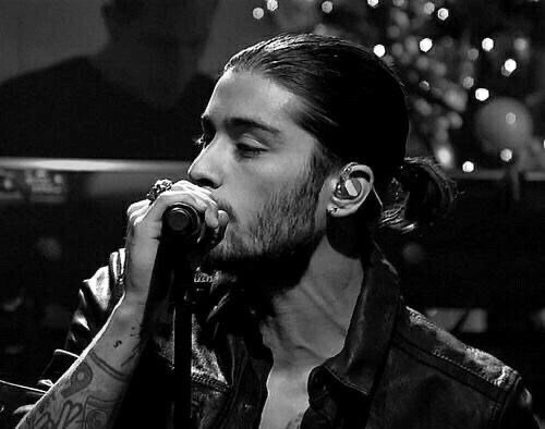 caliioum's tweet photo. @1directionIran WE LOVE ZAYN
I STAND WITH ZAYN
FREE ZAYN
#hadidIsOverParty 
#AlwaysWithYouZayn 
#respectzayn https://t.co/KrQ4dcLriY