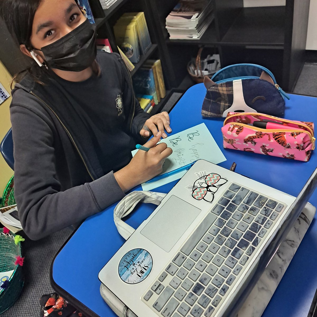 sumera_muhammad's tweet photo. #volunteering connects you to others. Grade 6 students are learning the importance of volunteering in their Islamic class. Today they wrote some lovely messages to the senior citizens to brighten their day. 
#lettersagainstisolation
#IamACS
#ACSlearns https://t.co/ABRruci9du