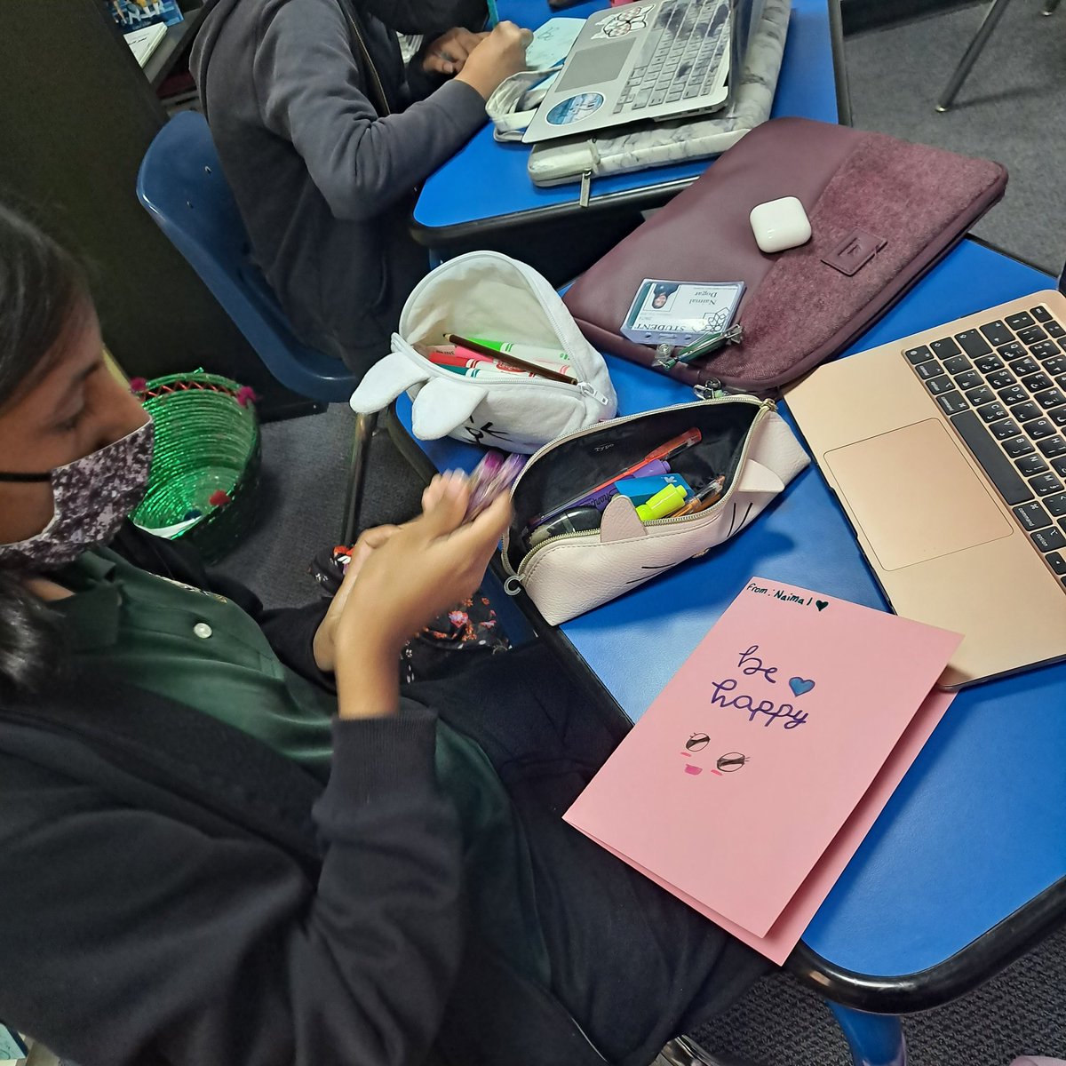 sumera_muhammad's tweet photo. #volunteering connects you to others. Grade 6 students are learning the importance of volunteering in their Islamic class. Today they wrote some lovely messages to the senior citizens to brighten their day. 
#lettersagainstisolation
#IamACS
#ACSlearns https://t.co/ABRruci9du
