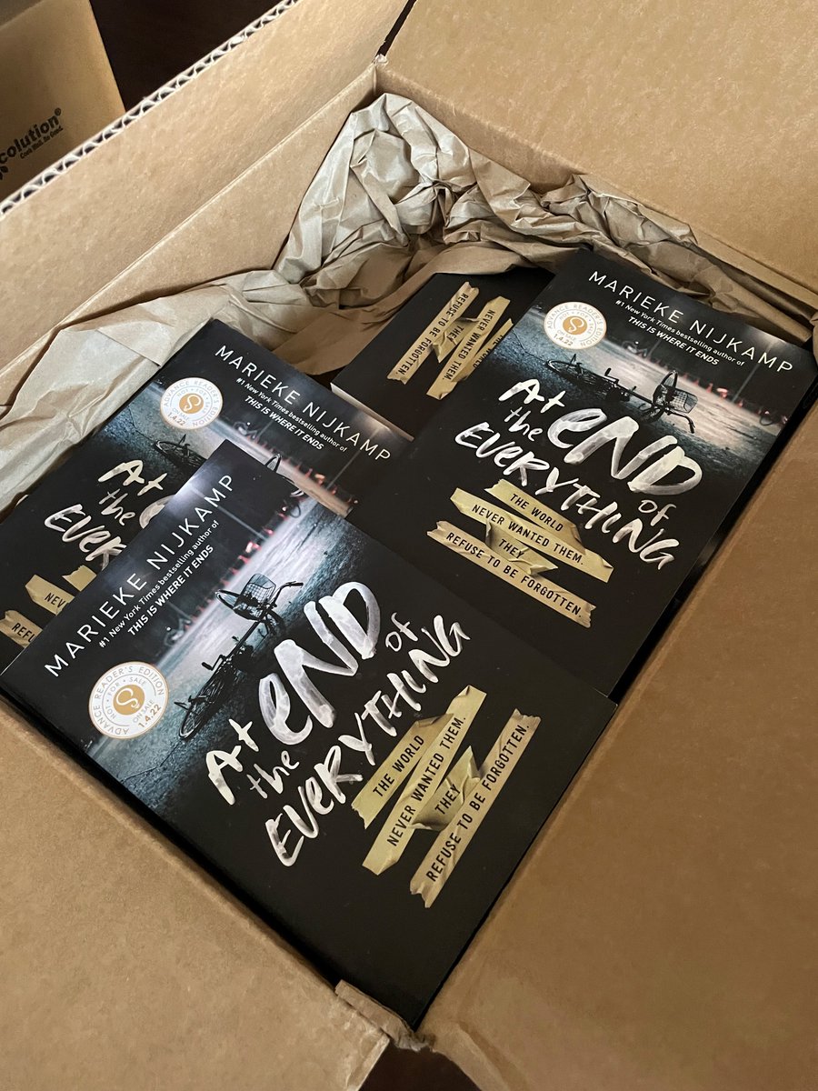 AmandaGalliton's tweet photo. I received this box of books with copies of At the End of Everything by @mariekeyn from @SourcebooksFire @SBKSLibrary and I can't wait to share them with my students and @chunter76 this week! #bisdreads #librarylife #newbook https://t.co/cdvNcmHR04
