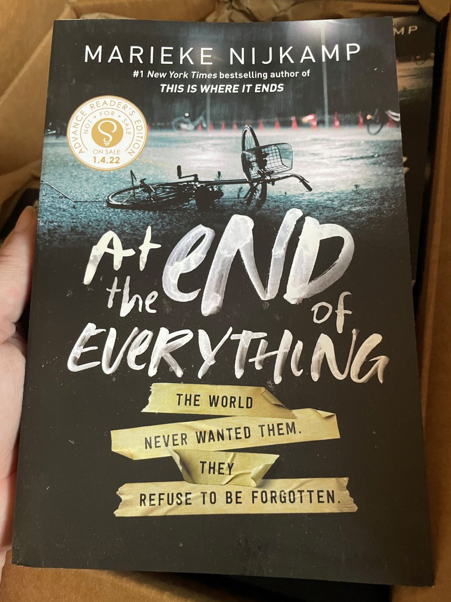 AmandaGalliton's tweet photo. I received this box of books with copies of At the End of Everything by @mariekeyn from @SourcebooksFire @SBKSLibrary and I can't wait to share them with my students and @chunter76 this week! #bisdreads #librarylife #newbook https://t.co/cdvNcmHR04