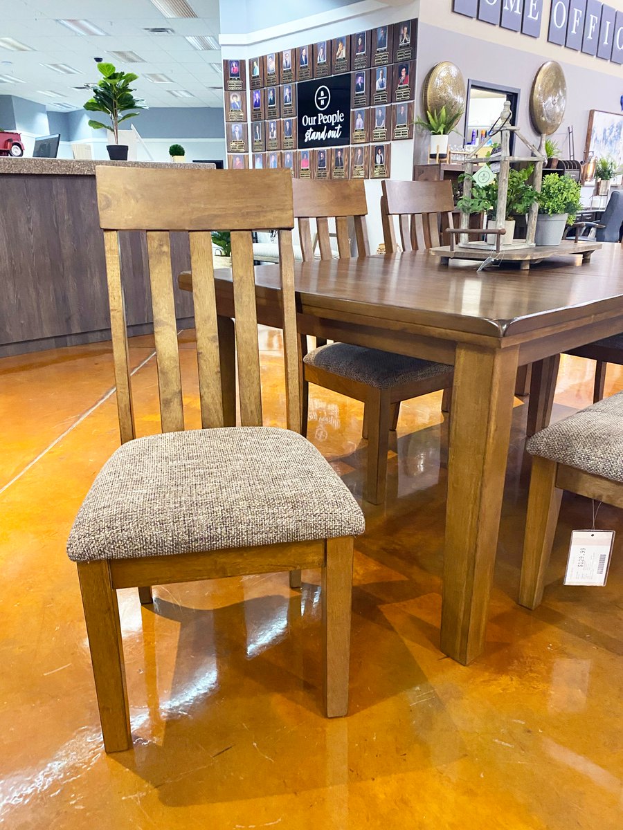 BoulevardHome's tweet photo. Welcome to November! 😃 This set is an absolute fav of everyone who has seen it🧡 This wood dining table with upholstered seats and bench is a show stopper! Bring this set home today!
6 piece dining set: $1099.99 https://t.co/4sU8nHtkYJ