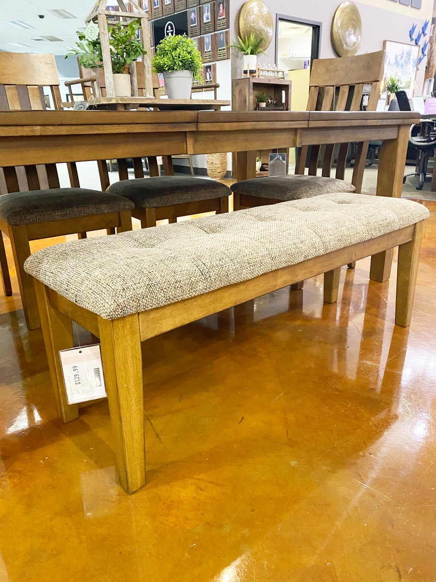 BoulevardHome's tweet photo. Welcome to November! 😃 This set is an absolute fav of everyone who has seen it🧡 This wood dining table with upholstered seats and bench is a show stopper! Bring this set home today!
6 piece dining set: $1099.99 https://t.co/4sU8nHtkYJ