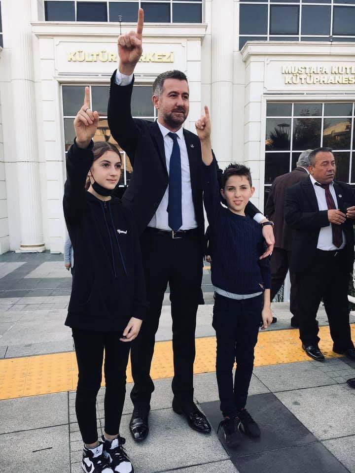 Sultanbeyli büyük birlik partisi ilçe kongresine katılım sağlayan İstanbul il başkanımız mutlu furtana başkanla bir anımız 
Var olsun büyük birlik partisi
Var olsun Alperen ocakları 🇹🇷☝️