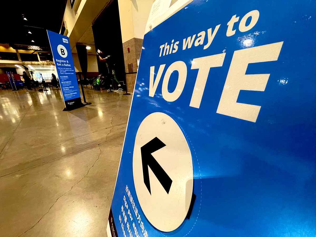 ColeMillerTV's tweet photo. On this Election Day eve, @kcelections is helping last-minute voters get registered at @lumenfield Event Center. So far, turnout is at roughly 20% with Seattle slightly higher. County-wide, turnout is expected to hit 46%. This site and 6 others will be open tomorrow too #KOMONews https://t.co/il7lCpzXL0