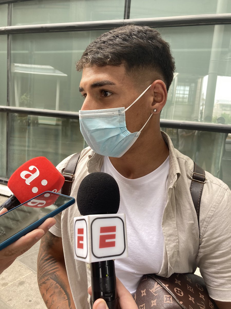 benjabonhommem's tweet photo. Alan Saldivia ya está en Chile, proveniente de Montevideo. El defensa llega a Colo Colo a prueba por 1 mes y medio. Todas las declaraciones a las 18:00 en @SC_ESPN https://t.co/WGLVmLG306