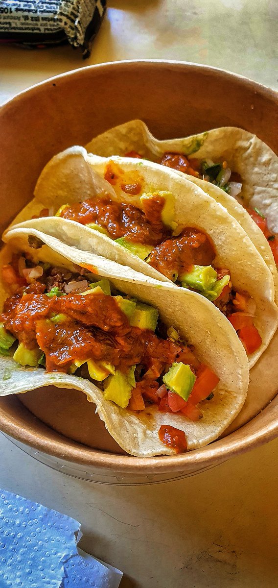 ValladaresCatia's tweet photo. #LaColoChef 👩🍳 #crazytaco 🌮👌 https://t.co/Aep1cmgFlv