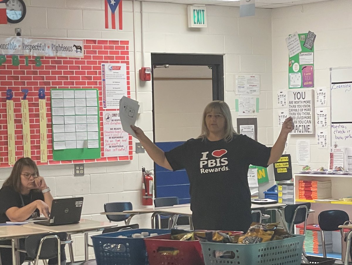 SRMSCowboys's tweet photo. @PBISRewards was the topic of our next session with @KarenPagan313 and @MsMicheleHolmes where teachers focused on recognizing students for meeting classroom behavioral expectations. #sdircpdday https://t.co/i3BPnpTxUe