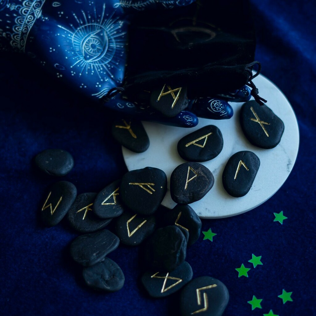 Witches oracle - yes or no? Have you ever used it? I have two pebbles setts ready to be engraved 🖤 To be honest, never used it 😅 . #runes #oldgods #norsegods #orackle #divination #magic #altar #odin #viking #nordic #darkart #darksouls #handmadeoracle #witchyvibes #halloween…