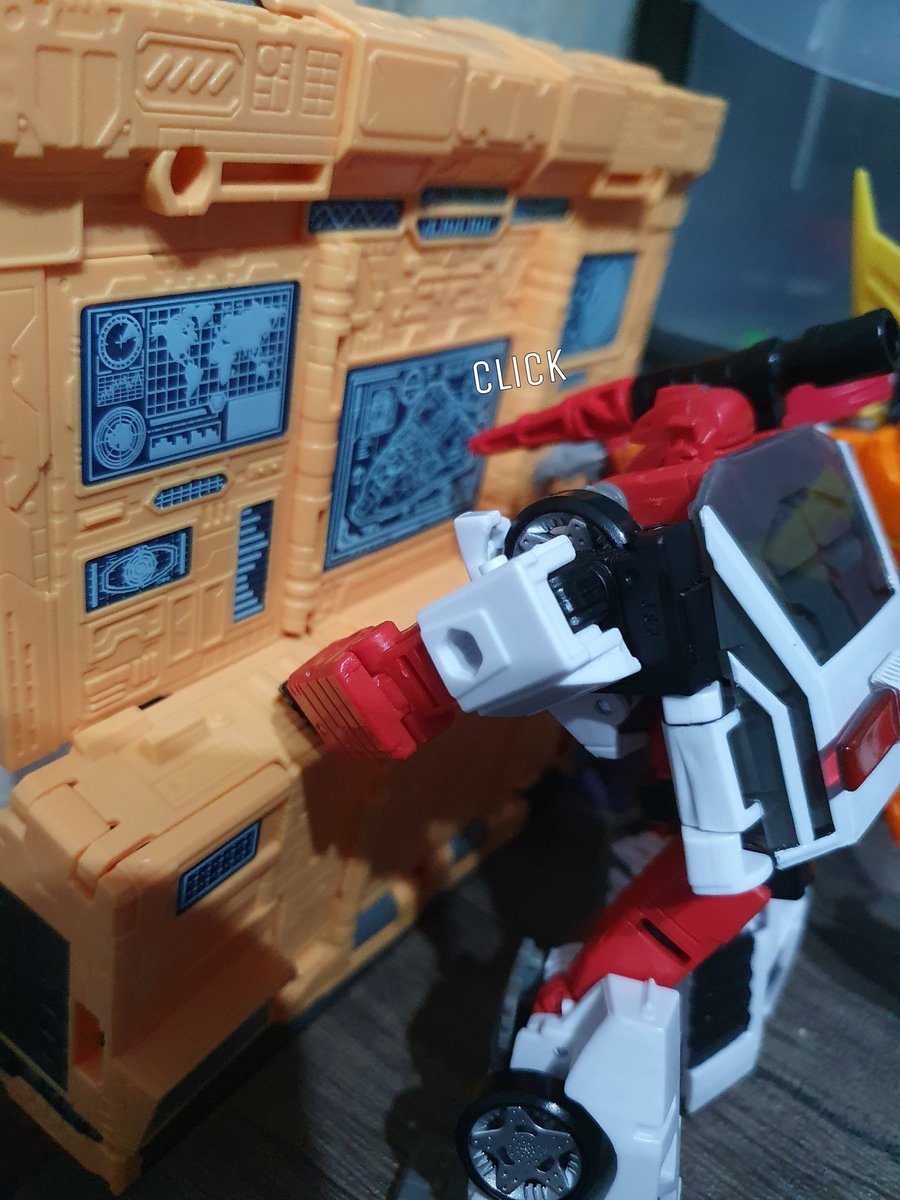 jordicas19's tweet photo. Red's computer work
#transformers https://t.co/NyhoqUNIy1