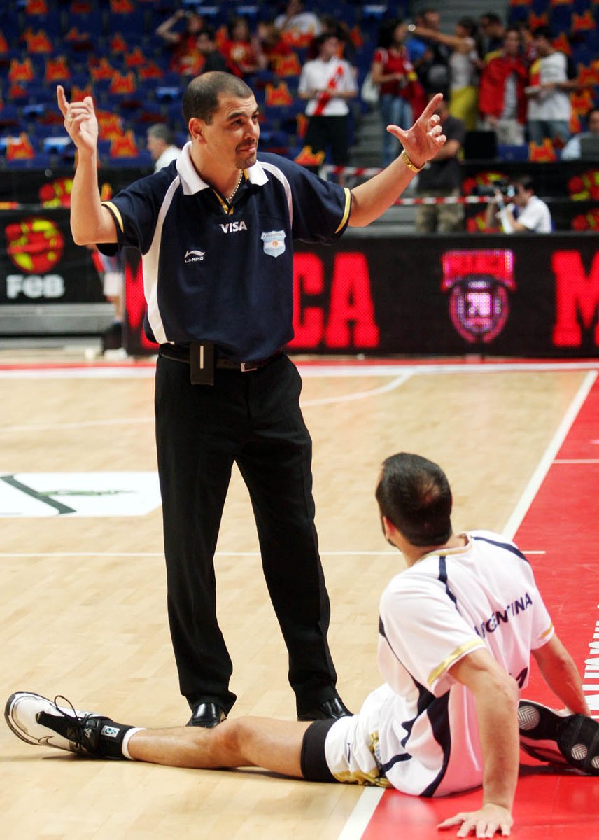RetroCABB's tweet photo. ¡Hoy cumple @ssergioh!

Dirigió 11 años la Selección en dos procesos: 2005 a 2010 y 2015 a 2021. Estuvo en tres Mundiales y tres Juegos Olímpicos. Fue Bronce olímpico en Beijing 2008, Subcampeón del Mundo en China 2019 y Oro Panamericano en Lima 2019.

¡Felicidades Oveja! 🎂🐏 https://t.co/9yBBHcQmgs