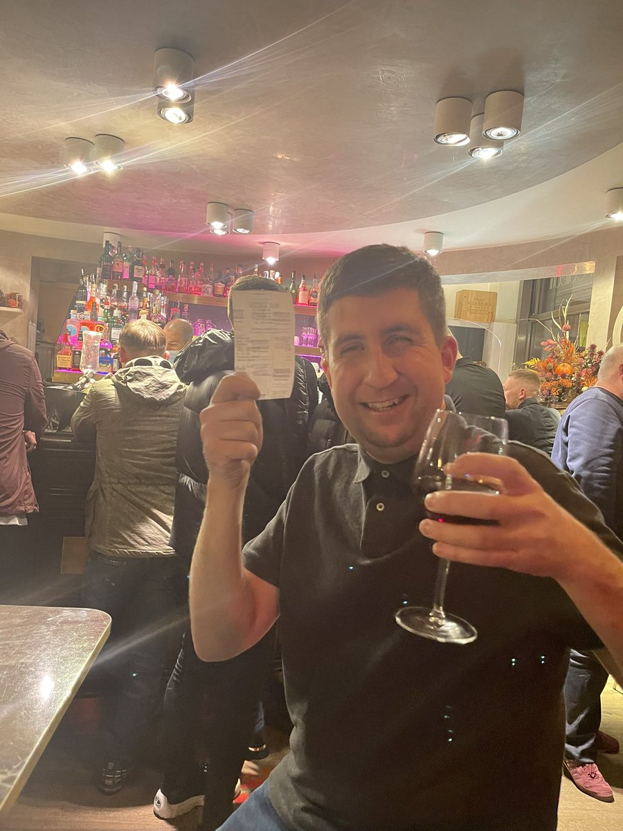 MattOwenMUFC's tweet photo. Only @JackFrancis1 could get a €28 euro bottle of red for free and get €2 change 🍷 what a man. #Bergamo #Atalanta #ICF #ToPayIsToFail #MUFC https://t.co/5jmzQOuocS