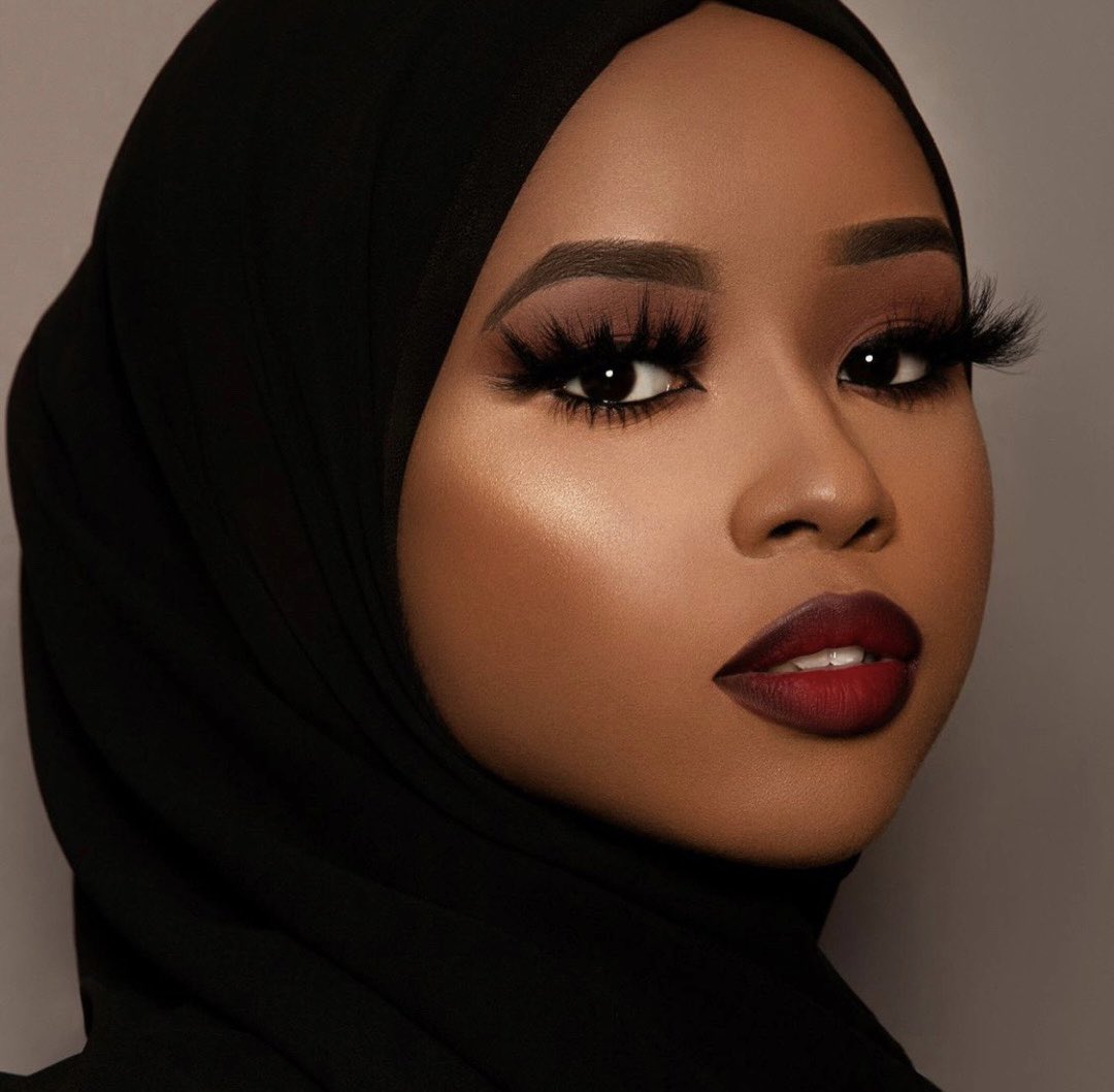 Cosmebookapp's tweet photo. The only beauty standards that you should adhere to are the ones that are written by you. We are the authors of our own appearance! 

Don’t ever let society’s standards alter your beauty decisions. Just being you is beautiful enough 💯💜 https://t.co/AayZ2UHzMC