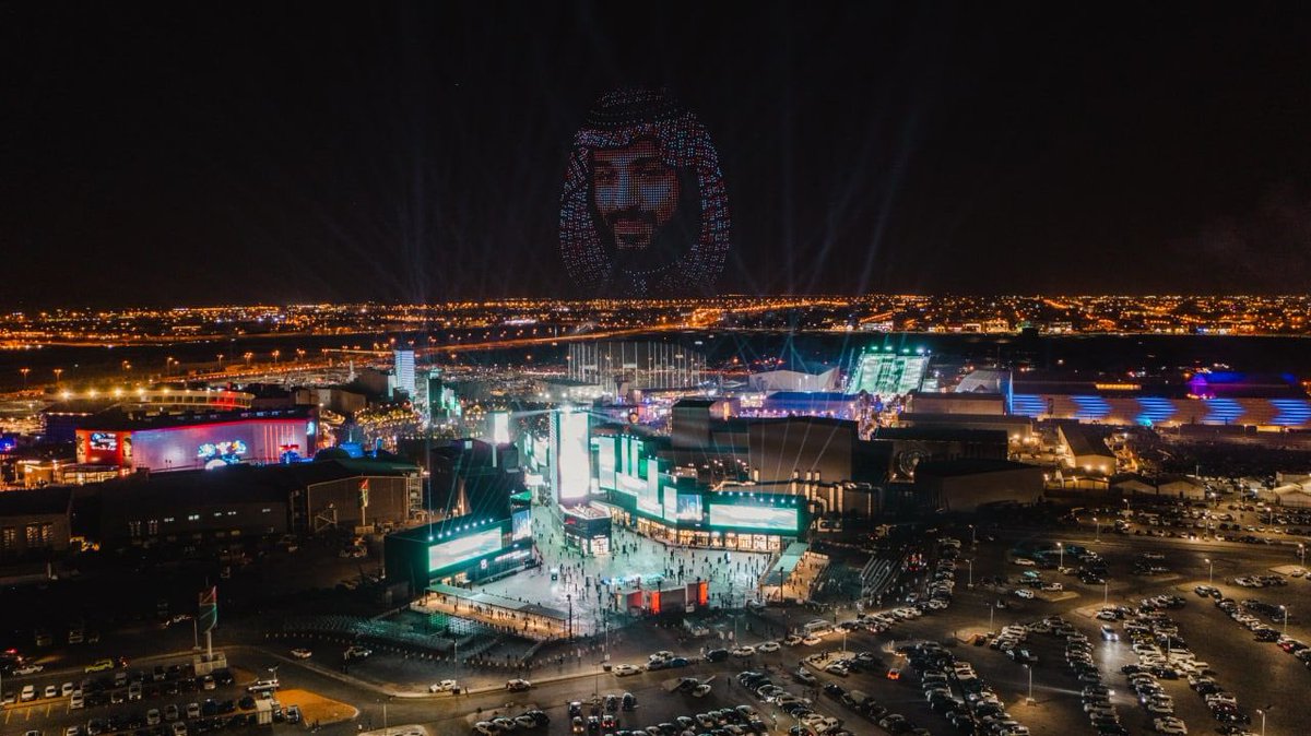 Sela's tweet photo. بدعم وتوجيه من سمو سيدي ولي العهد صاحب السمو الملكي الأمير محمد بن سلمان بن عبدالعزيز آل سعود، تفخر شركة صلة اليوم بإنهاء تنفيذ مشروع #بوليفارد_رياض_سيتي خلال فترة قياسية في 118 يوم 

@Turki_alalshikh https://t.co/qfkvcvaDoU
