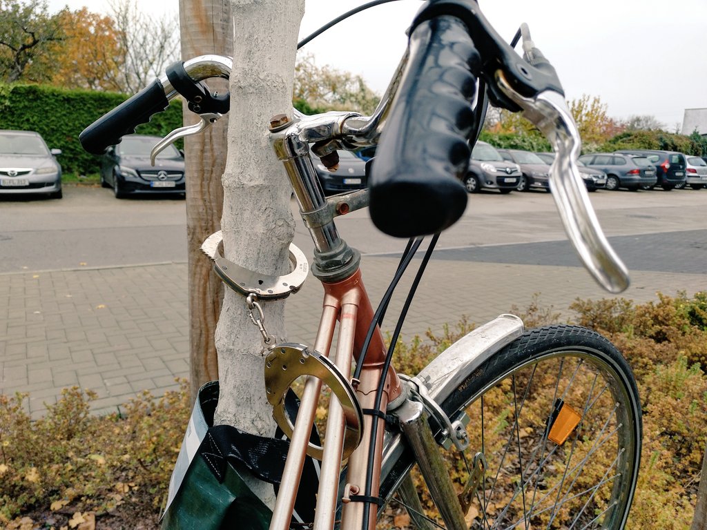 BMountclear's tweet photo. That's the way, ..., I like it. (Nicht meins) #lichtenberg #bike @Klagesspiegel https://t.co/KMGXP9e25q