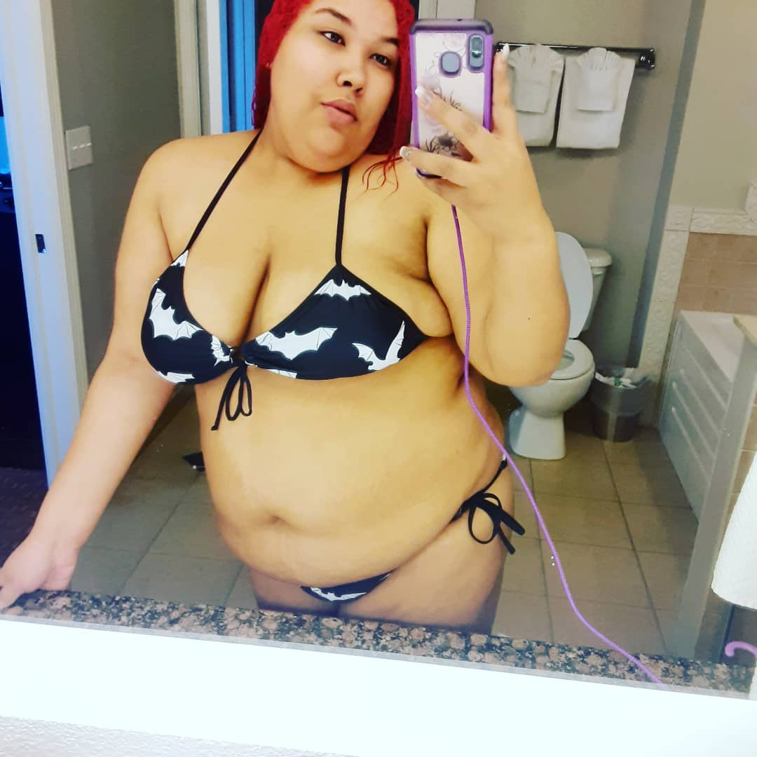 KasandyCheeks's tweet photo. I miss Halloween already 
#Halloween #halloween2021 #Vampire #FreddyKrueger #bats #bikini https://t.co/Hgr3vHZhAQ