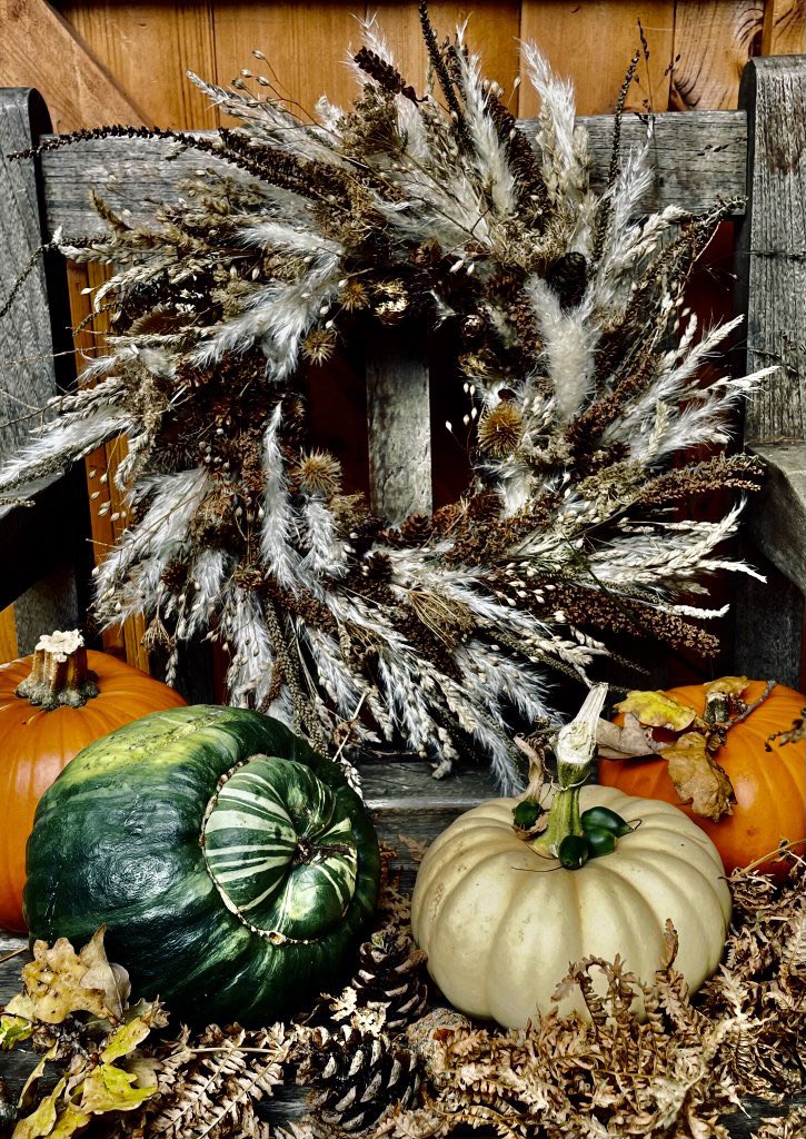 GoringCraftFair's tweet photo. Love a #Christmaswreath? Well look no further than West Berkshire based @shootsndwreaths! Shoots &amp; Wreaths celebrates the English countryside with unique pieces inspired by local woodland.

View their range at #GoringCraftFair, 20-21 November. 

#shoplocal #christmasgifts https://t.co/jz0X4cadC3