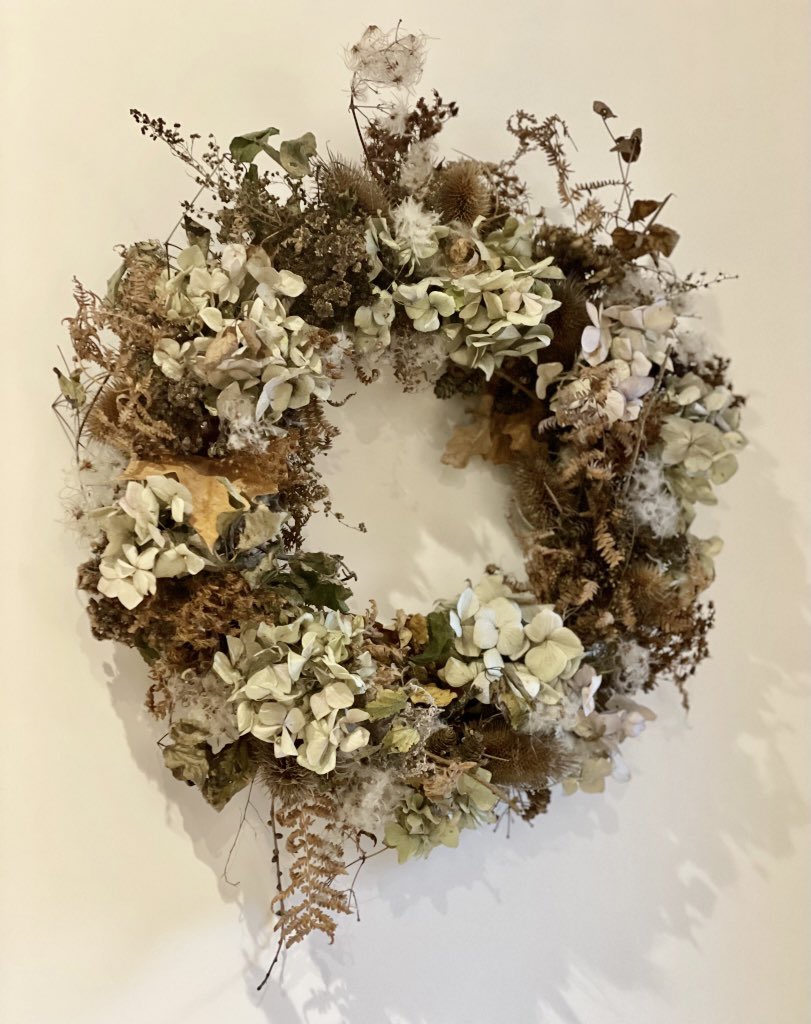 GoringCraftFair's tweet photo. Love a #Christmaswreath? Well look no further than West Berkshire based @shootsndwreaths! Shoots &amp; Wreaths celebrates the English countryside with unique pieces inspired by local woodland.

View their range at #GoringCraftFair, 20-21 November. 

#shoplocal #christmasgifts https://t.co/jz0X4cadC3