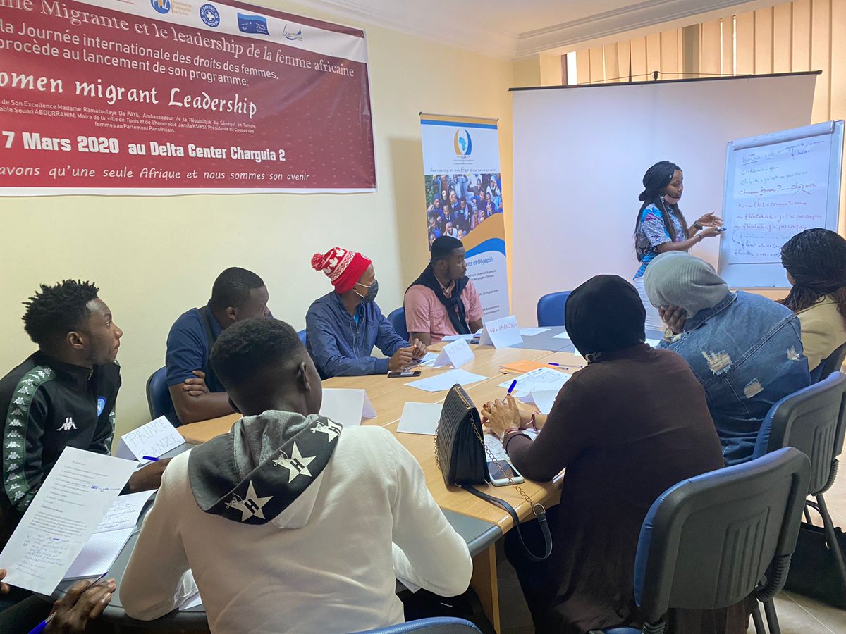 ALDAAFRICA01's tweet photo. Cour de dialecte tunisien, dans le cadre du programme d'insértion socio-culturelle des migrants en Tunisie.
#PISC2: Projet de l' #ALDA soutenu par Terre d'Asile Tunisie - Maison du Droit et des Migrations https://t.co/ZwXKi0bVUv