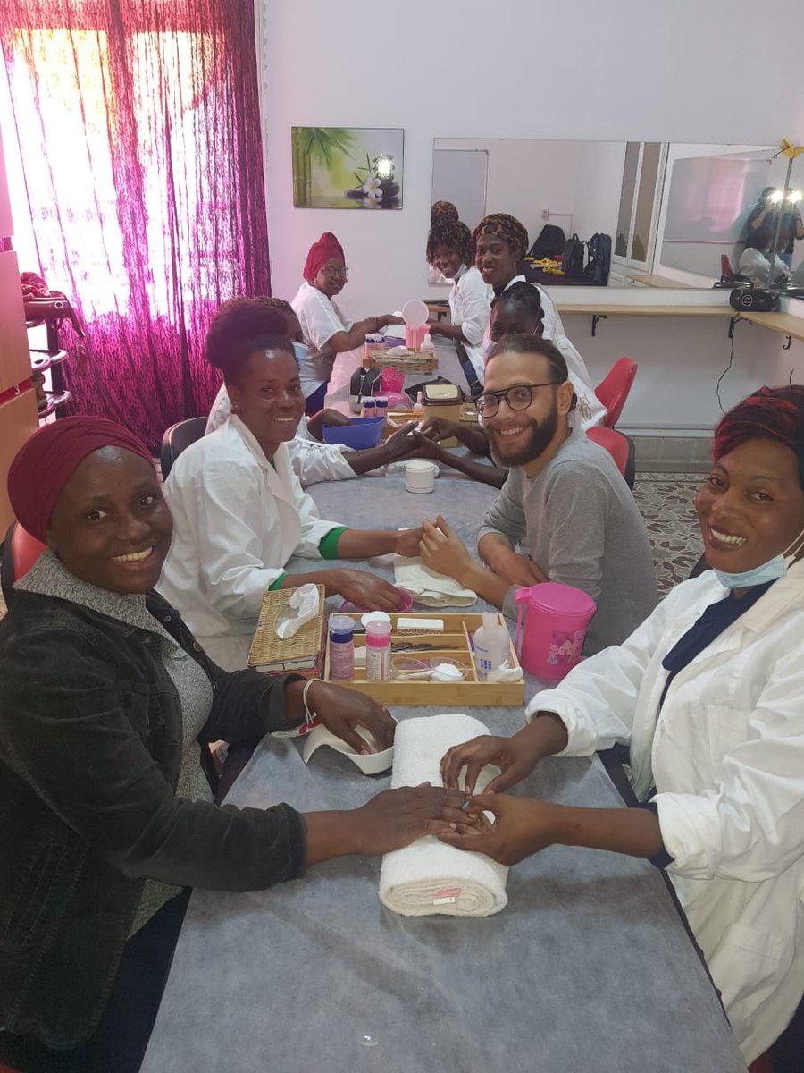 ALDAAFRICA01's tweet photo. Les formations professionnelles en soudure, patisserie, coiffure et esthétique continuent dans le cadre du projet #IDMAJ en partenariat avec Asamblea de Cooperación Por la Paz (ACPP) . Les divers groupes de migrants bénéficiaires poursuivent leur apprentissage.
#ALDA https://t.co/kdFpv2pjxx