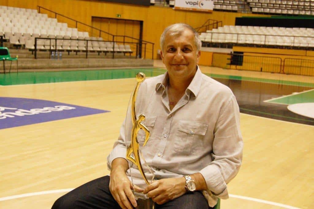 Penya1930's tweet photo. 💚🖤 Hi ha moments històrics que no s’obliden mai. I nosaltres ho vam aconseguir amb ell com a entrenador
🙌 Sempre seràs un referent, Zeljko!
#BadalonaÉsFutur | #ForçaPenya https://t.co/rR8G3YRc1h