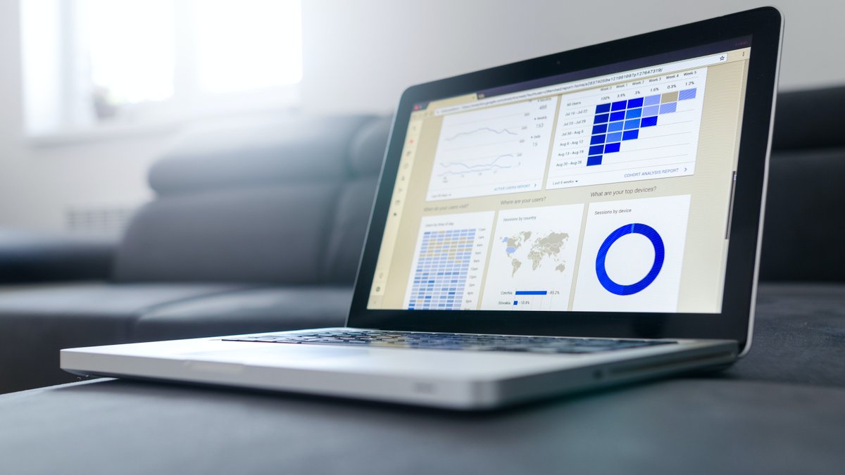 ThePRLoop's tweet photo. @Talend found that 78% of business leaders don’t know how to utilize data in their decision-making processes but believe they should. Here are some #PR metrics to measure success:
 📊 Media outlets
 📊 Audience
 📊 Content analysis
Uncover the rest at: https://t.co/RonnNQ0qx4 https://t.co/Rxph9WEW6a