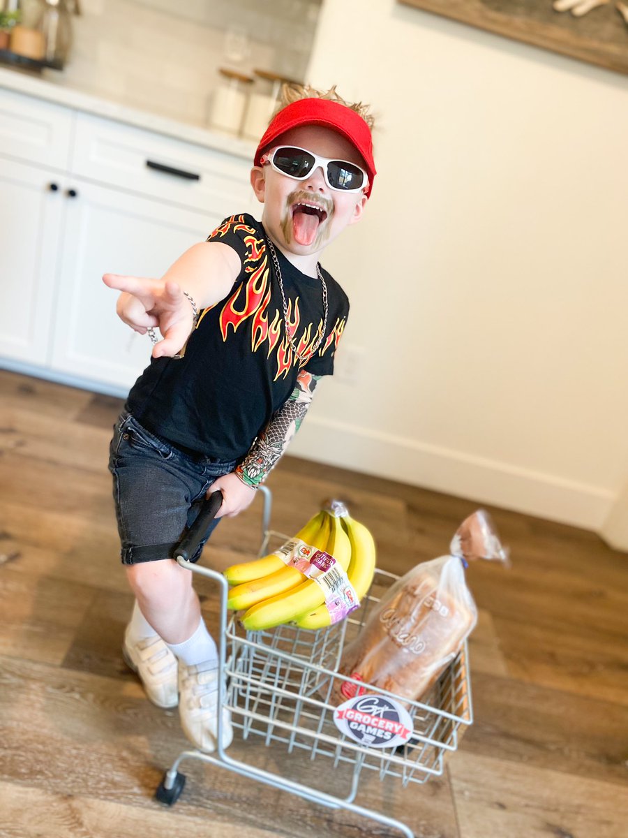 natAnelson's tweet photo. @flavortown @GuyFieri “Holy moly, Stromboli! I wake up in the morning thinking about food.” - Guy Fieri 

#Halloween2021
#FlavorTown 
#DinersDriveinsDives 
#FoodNetwork 
@FoodNetwork https://t.co/tAWz1X2EvV
