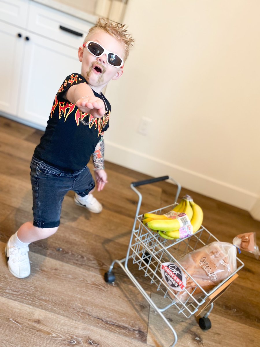 natAnelson's tweet photo. @flavortown @GuyFieri “Holy moly, Stromboli! I wake up in the morning thinking about food.” - Guy Fieri 

#Halloween2021
#FlavorTown 
#DinersDriveinsDives 
#FoodNetwork 
@FoodNetwork https://t.co/tAWz1X2EvV