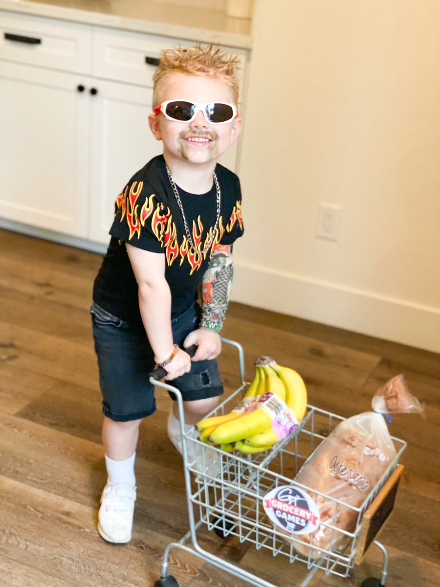 natAnelson's tweet photo. @flavortown @GuyFieri “Holy moly, Stromboli! I wake up in the morning thinking about food.” - Guy Fieri 

#Halloween2021
#FlavorTown 
#DinersDriveinsDives 
#FoodNetwork 
@FoodNetwork https://t.co/tAWz1X2EvV