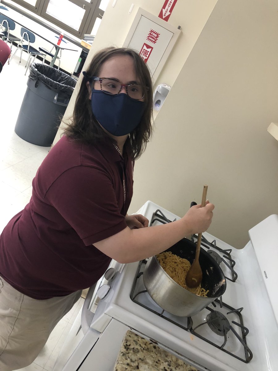 MirabelliDeb's tweet photo. Look who is cooking in school!!! #lifeskills #ineedachef @michaelhasler19 thanks for teaching her how to cook for me! @Morton201 @BerwynSouth100 https://t.co/mT37GmgQ8o