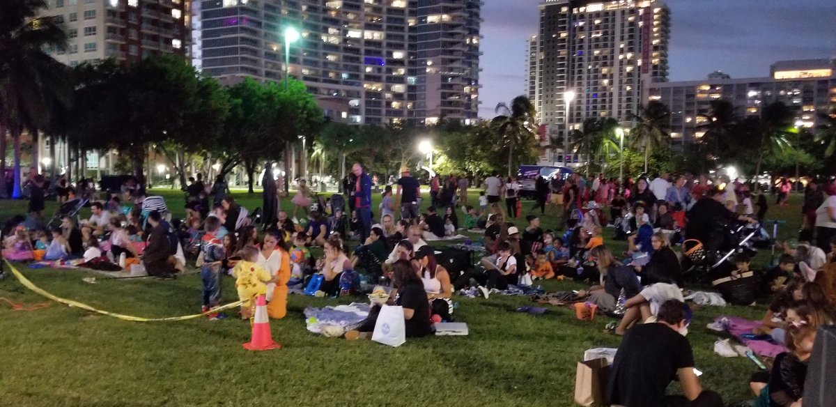 edgewater923's tweet photo. What a fantastic #halloween2021 celebration. Still buzzing from all the fun times. More to come. https://t.co/J5Vq48FOE2