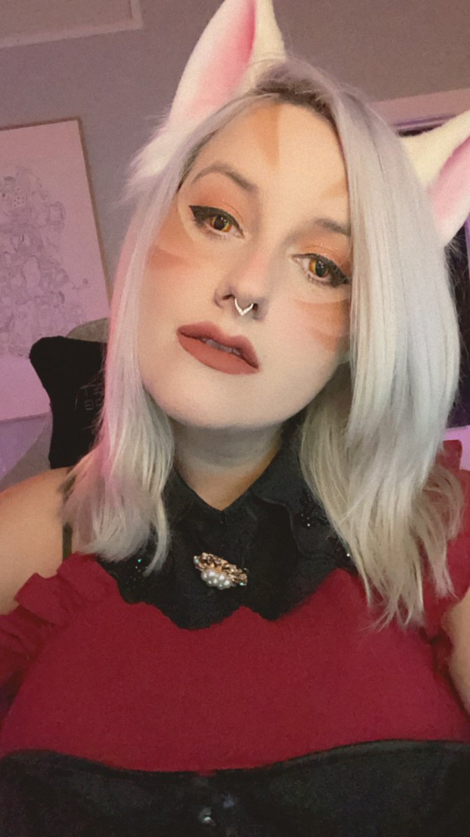 ChascaIntiq's tweet photo. Happy Nya-lloween! I cosplayed my Mi'qote for stream yesterday! Hoping to do another cosplay stream sometime soon :D #miqote #catgirl #cosplay #FFXIV https://t.co/v11ogpYEke