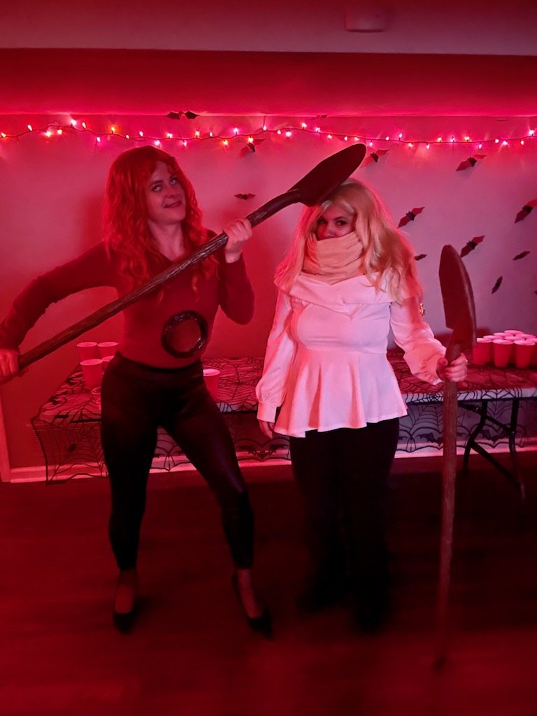OMGpugs's tweet photo. @jennasauers @jaime_speed and I also did Death Becomes Her this year! https://t.co/CGGtsl5AN5