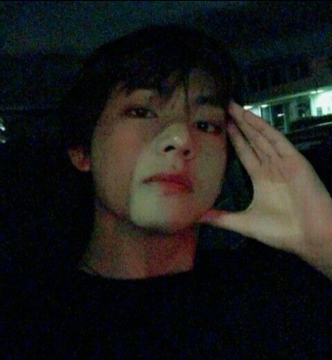 lowkpopstan's tweet photo. En retard mais oklm #TAEHYUNG #ARMYSelcaDay #ARSD https://t.co/rIIa9BKK9v
