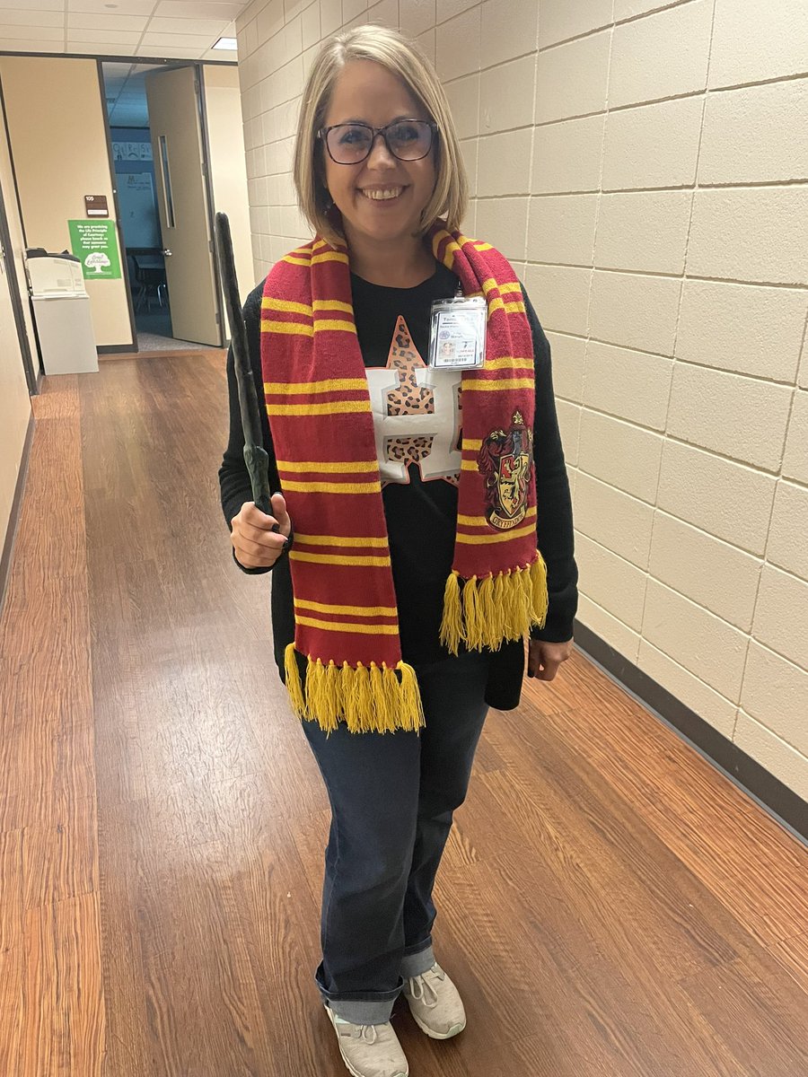 annesmarsh's tweet photo. Storybook Character Parade on the Prairie today!  @TISDDPES #prairiepride https://t.co/G9V7CoQQuX