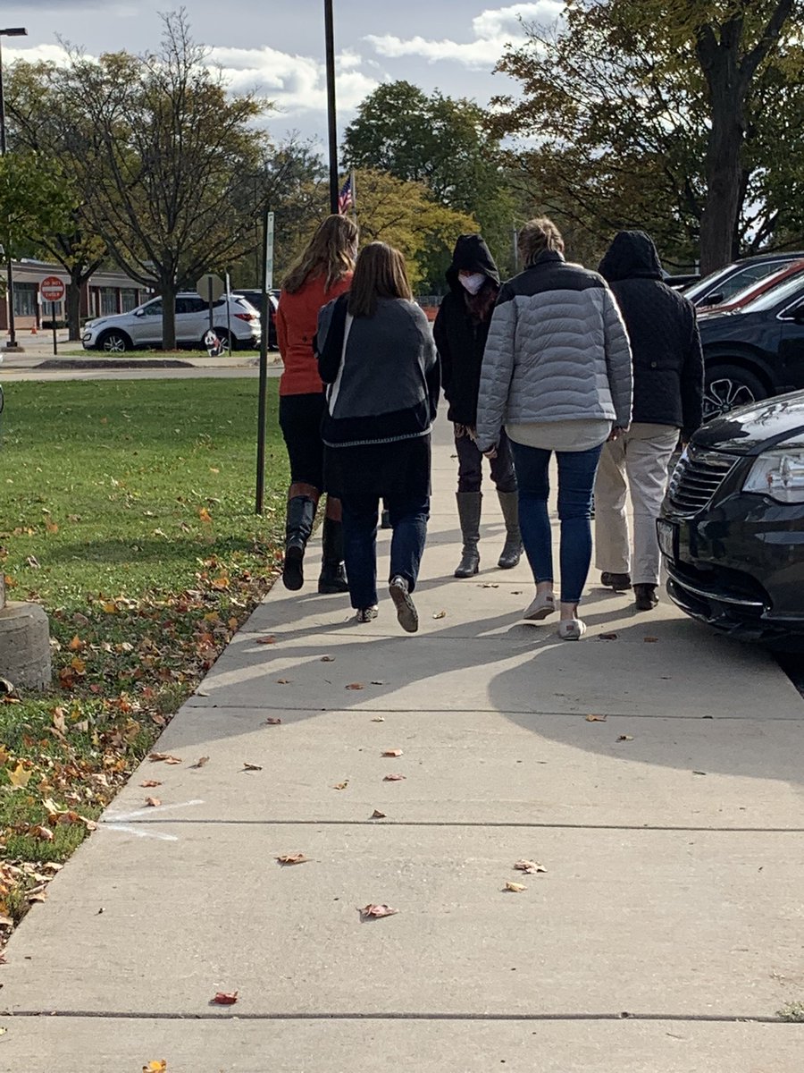 #BeWell34 walkers from the admin building enjoying the fresh fall air! 🍁 #WeAreD34