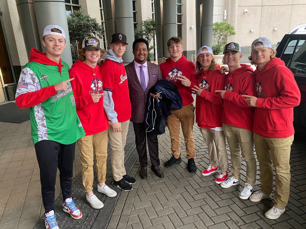 EliotJones3114's tweet photo. Met Red Sox legend @45PedroMartinez this weekend in ATL. He was very genuine and nice to all of us, great experience! https://t.co/n5bK7WvHtm