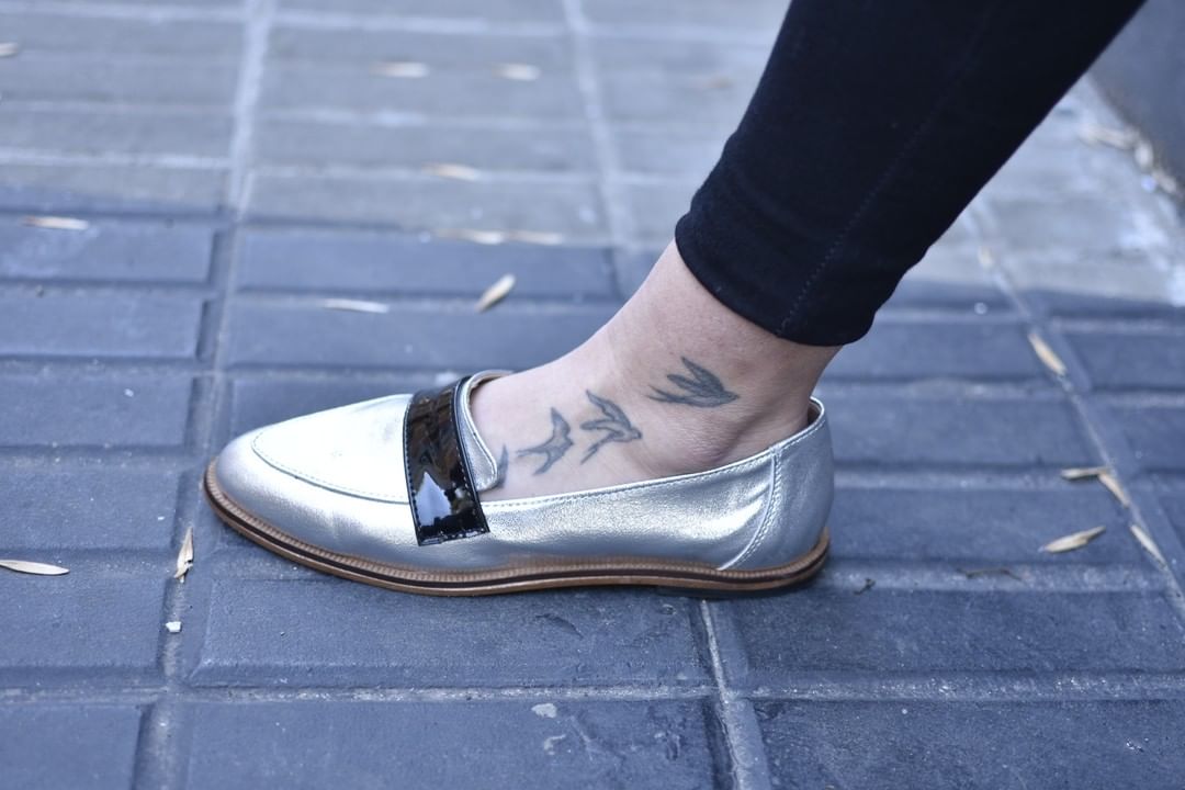 SomosLunaAr's tweet photo. 🥿 Miren estos #mocasines con base artesanal: son divinos y muy prácticos para cualquier ocasión

🥿 Podés usarlos para ir a la oficina y también para una salida con amigas.
🥿 con chupines, pantalones mom o slouchy quedan súper cancheros.

#chatitas #zapateria #empresaargentina https://t.co/E3bane3cKE