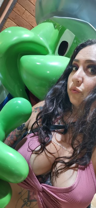 el Sr Frog me quer&iacute;a manosear jajajaj  ya extra&ntilde;o la vacaci&oacute;n  Si quieren todo el material que hice en<a href="/tag/playadelcarmen"class="tags"><span>#playadelcarmen</span></a>