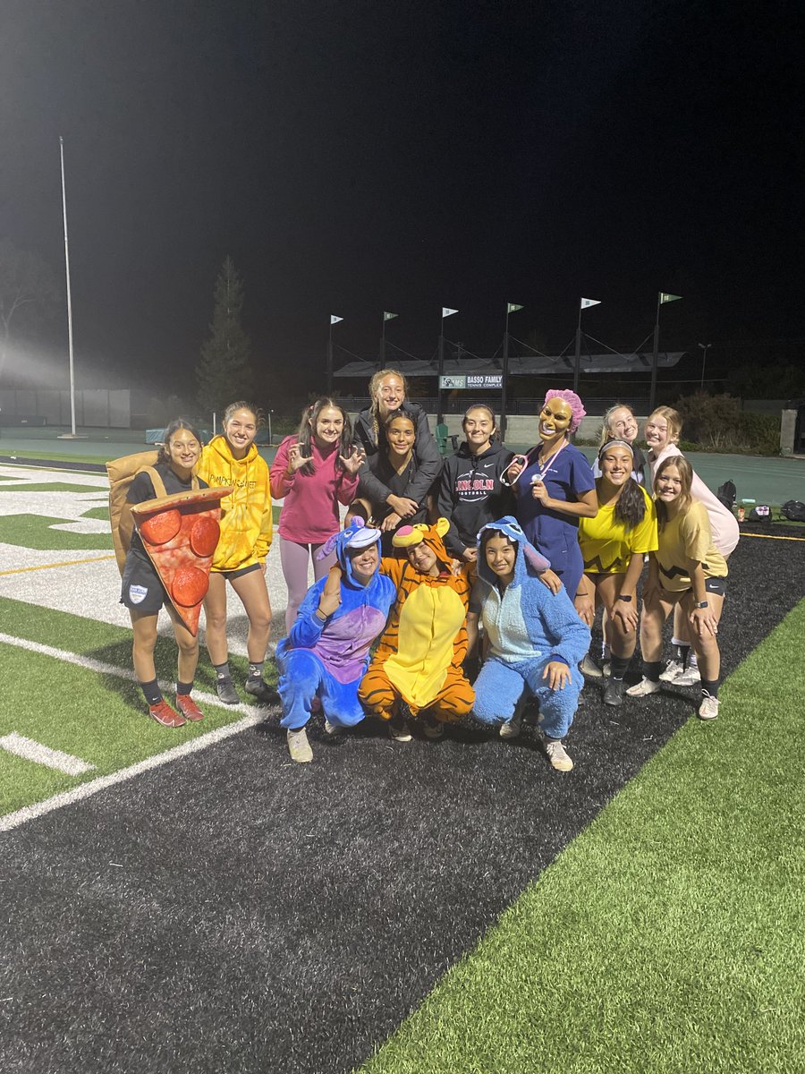 sanjuansouth's tweet photo. Great week of fun, family and soccer⚽️🎃🏆 #sanjuansouth #BetterTogether https://t.co/r4iBzIhoJ6