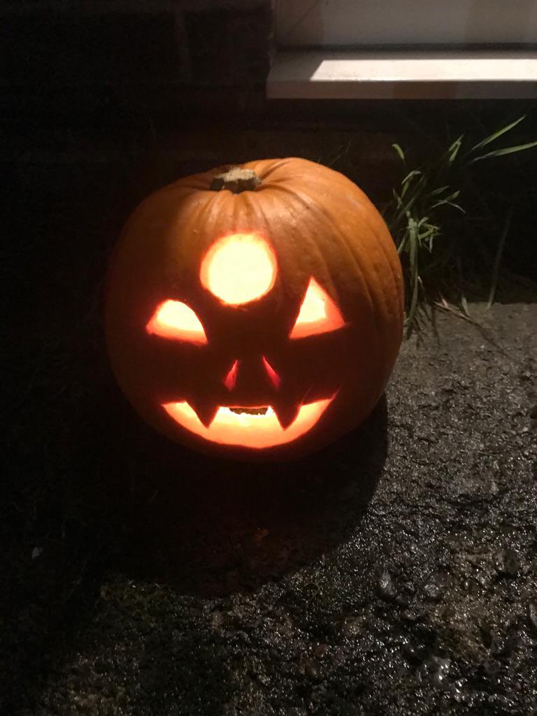 MumsGamer's tweet photo. My children designed &amp; cut out their pumpkins last night. Let me see all your pumpkins. #halloween2021 #pumpkins https://t.co/ZOldDe81py