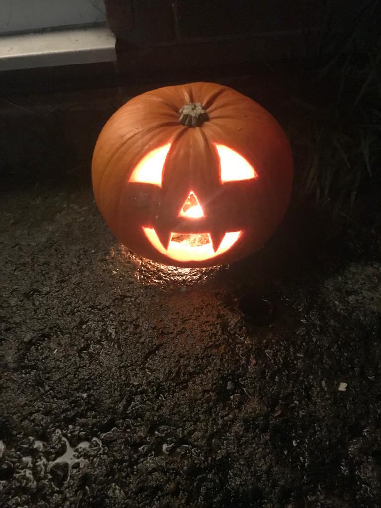 MumsGamer's tweet photo. My children designed &amp; cut out their pumpkins last night. Let me see all your pumpkins. #halloween2021 #pumpkins https://t.co/ZOldDe81py