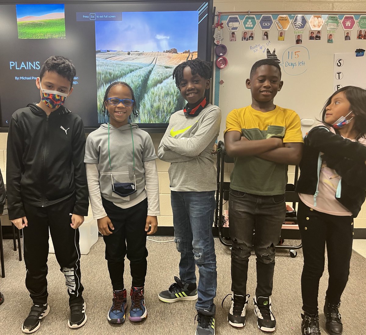 TeachDrWhite's tweet photo. Today we presented our @powerpoint slideshows about how Native Americans in different regions used the resources around them. The kiddos collaborated in groups to create these masterpieces. #ThirdGradeLife https://t.co/Et3IIIqyx7
