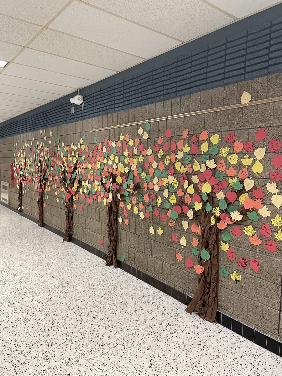 PWEmagic's tweet photo. During the month of October, Pinewood celebrated Kindness month.  One activity included each student adding a leaf to a tree that shared how they were going to be kind to others.   Kindness is Magic!  #montimagic https://t.co/Yomq2IGWIt