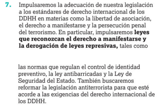 cataolavarria's tweet photo. La delincuencia es la principal preocupación que tienen los ciudadanos, pero el programa de Boric premia a los delincuentes eliminando el control de identidad, la ley anti barricada y la LSE. ¿Hasta cuándo Boric se burlará de las necesidades de los chilenos? https://t.co/PFx4180aY5
