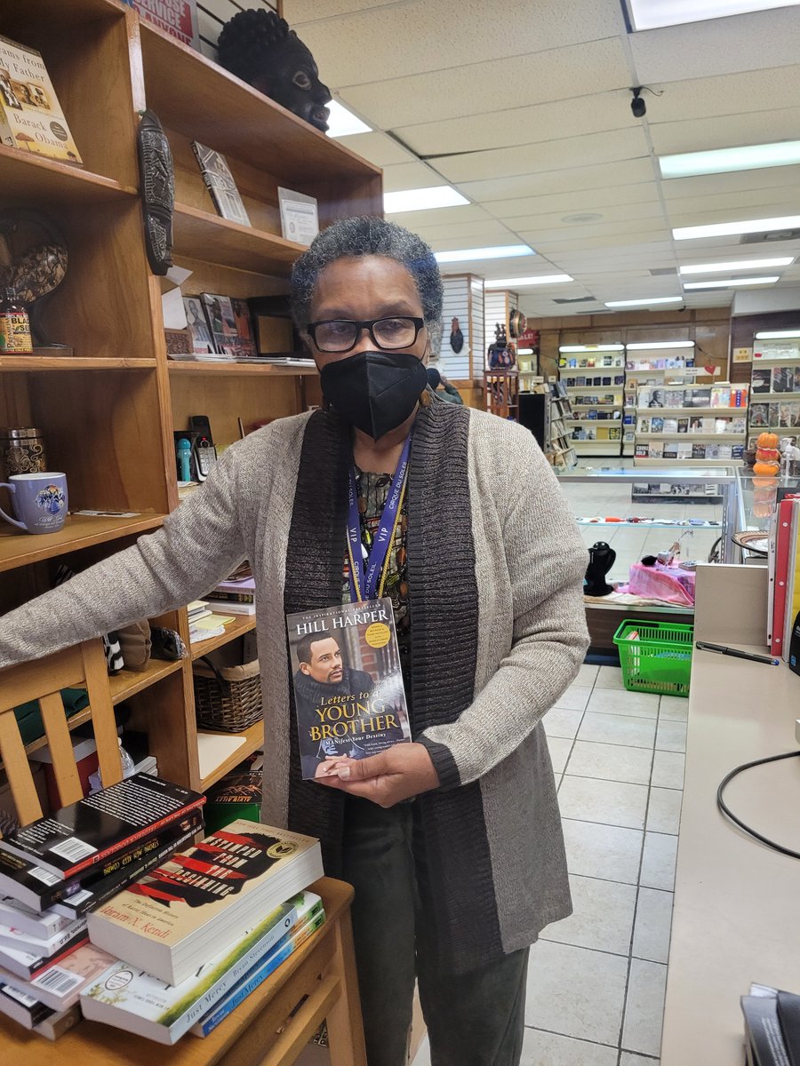 SaxapahawB's tweet photo. We received such amazing books from @Shrineonline this weekend! Church members donated from their libraries and Aminka curated an amazing list of titles! People inside are going to get joy and knowledge. Many thanks @BlackInmateFund for making this happen! https://t.co/bc4Eau8q7d